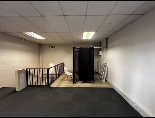 900M² WAREHOUSE TO LET IN AIRPORT INDUSTRIA